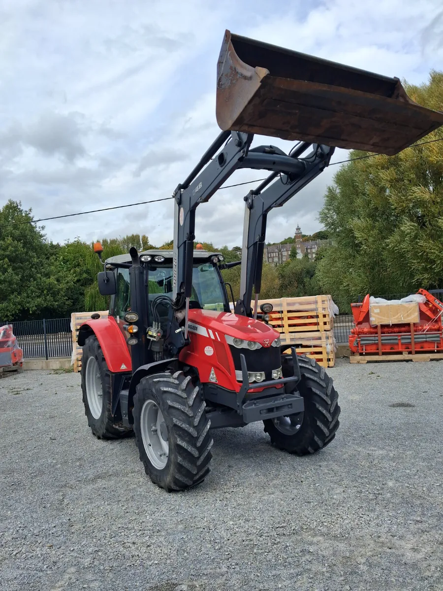 Massey Ferguson 6713 w Loader - Image 2