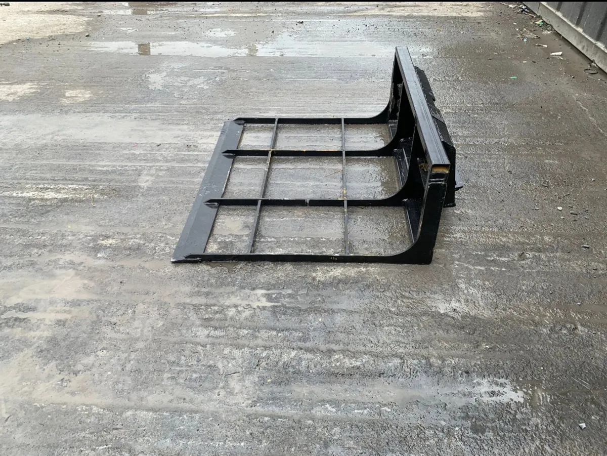 Brand New Mini Skid Steer Landplane - Image 4