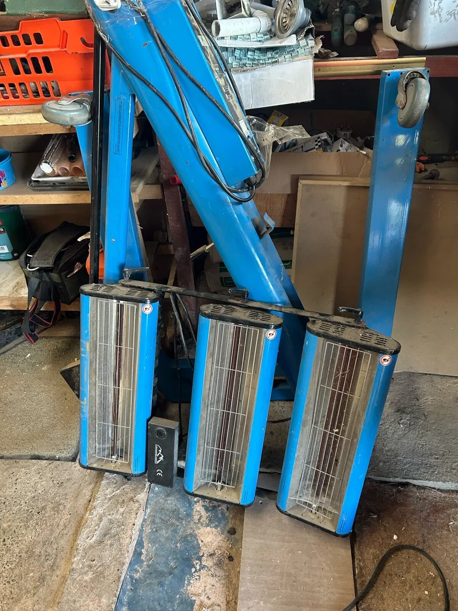 Infrared heat lamp (car paint). - Image 1