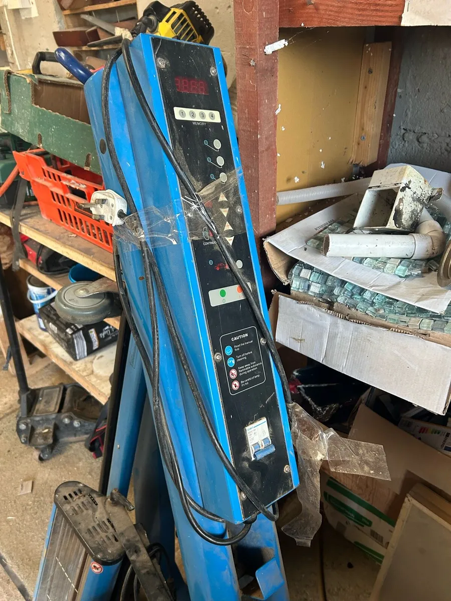 Infrared heat lamp (car paint). - Image 2