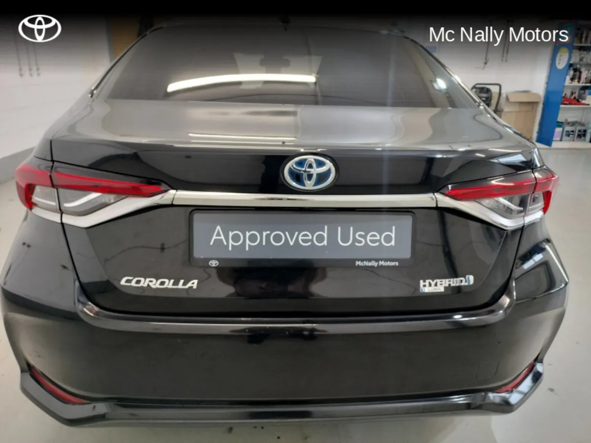Toyota Corolla HYBRID LUNA SALOON - Image 4