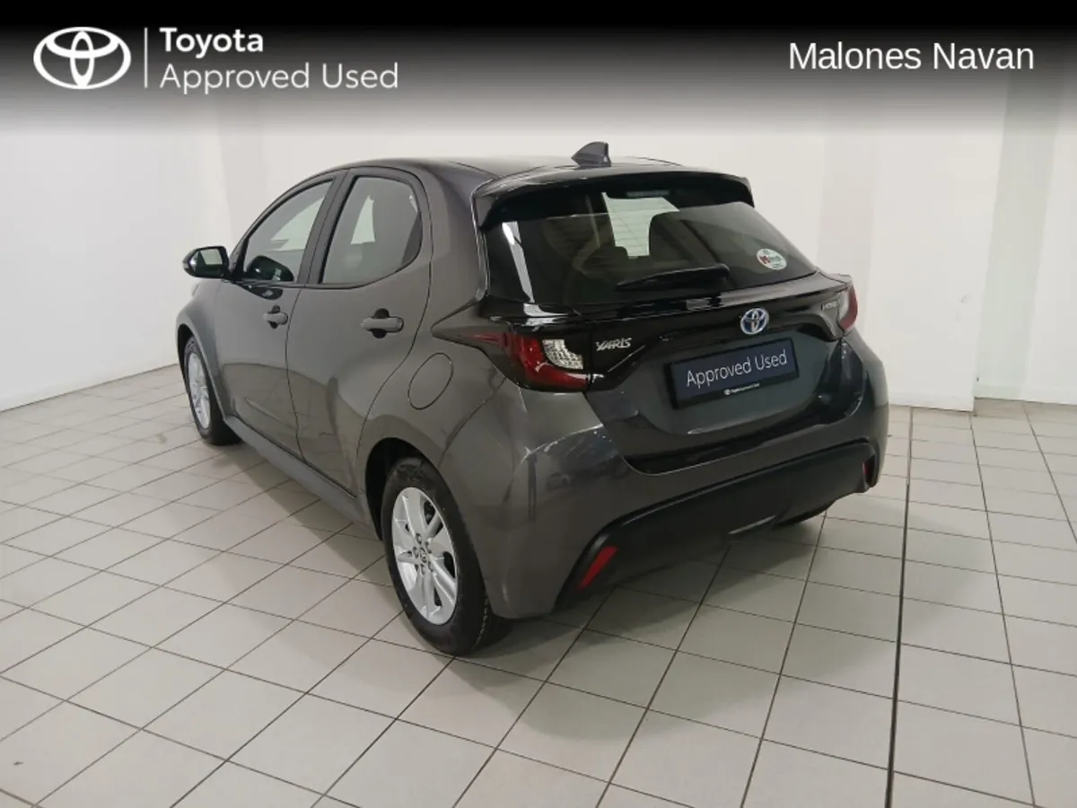 Toyota Yaris 1.5 HYBRID LUNA 4DR AUTO - Image 2