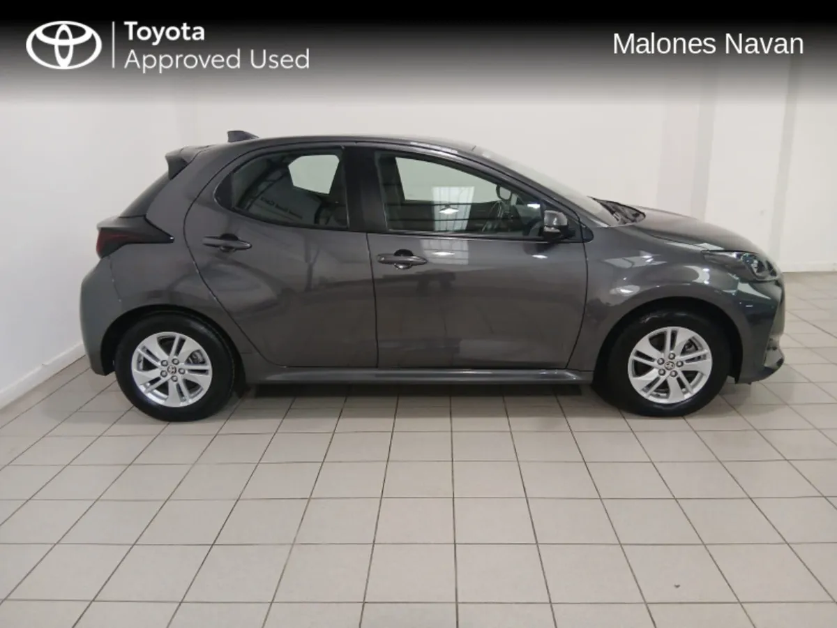 Toyota Yaris 1.5 HYBRID LUNA 4DR AUTO - Image 3