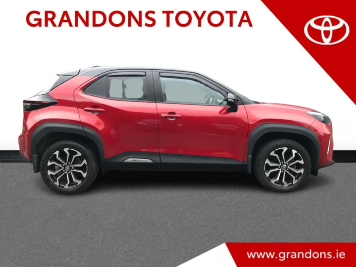 Toyota Yaris Cross LUNA SPORT - LOW MILEAGE - GRAN - Image 3