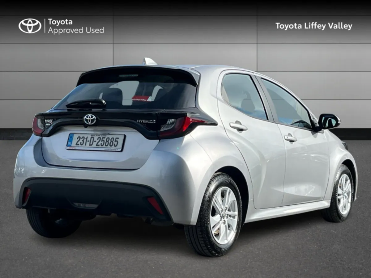 Toyota Yaris YARIS 1.5 HYBRID LUNA - Image 2