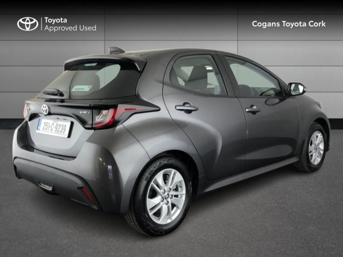 Toyota Yaris Hybrid Luna - Image 2
