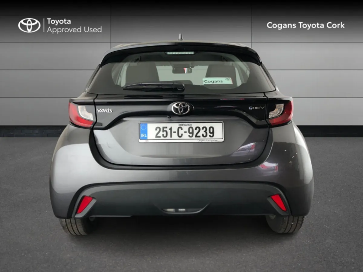 Toyota Yaris Hybrid Luna - Image 4