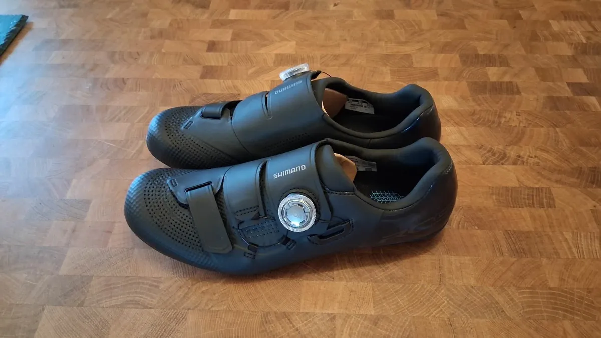 Shimano RC5 Road Shoes (New) - Image 2