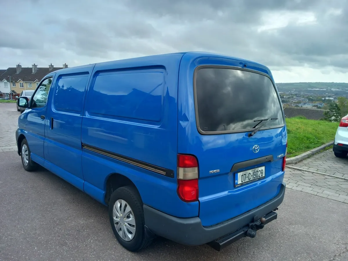 07 Toyota HiAce D4D LWB - Image 3