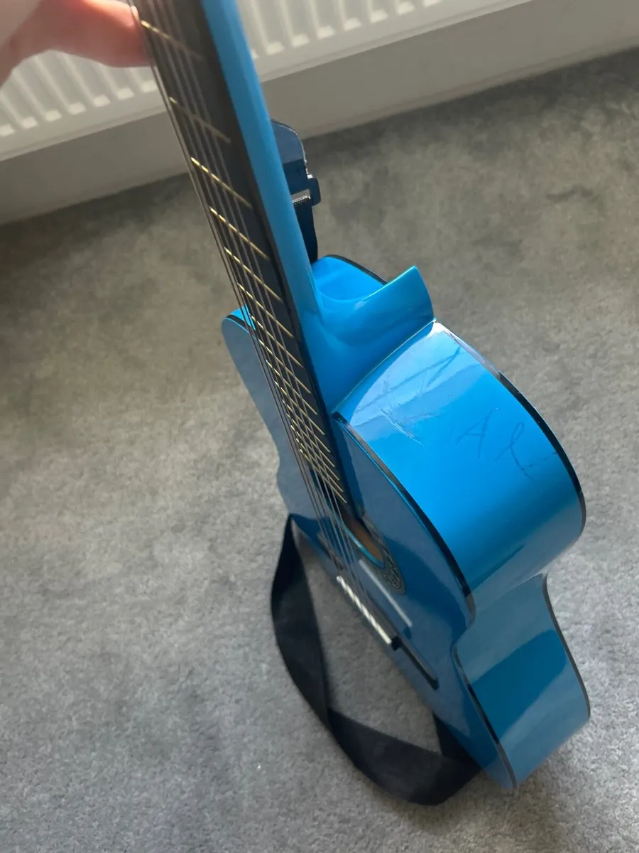 Guitar - Image 4