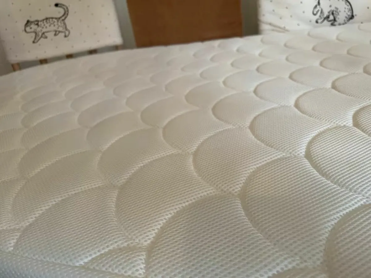 Stokke Sleepi V3 Baby Bed New Mattress nearly new - Image 2