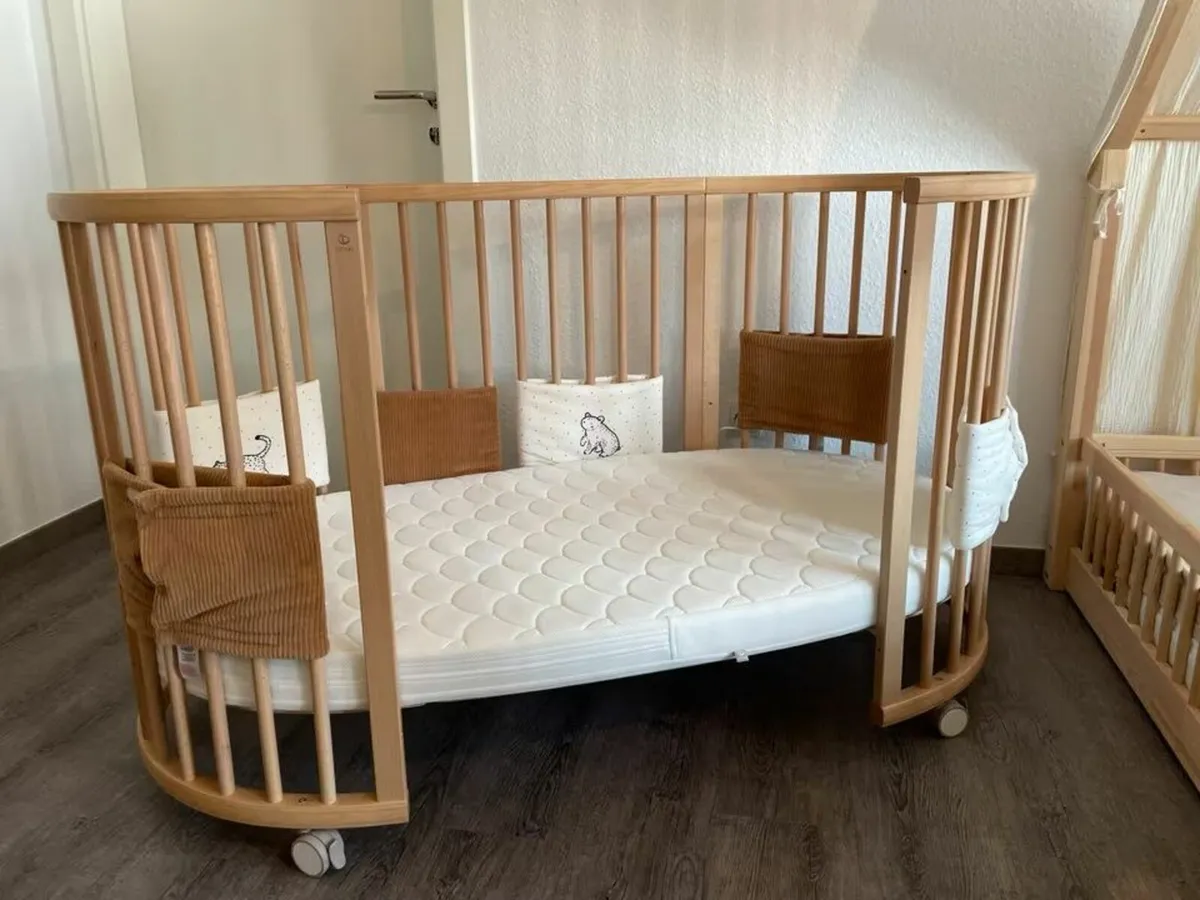 Stokke Sleepi V3 Baby Bed New Mattress nearly new - Image 3