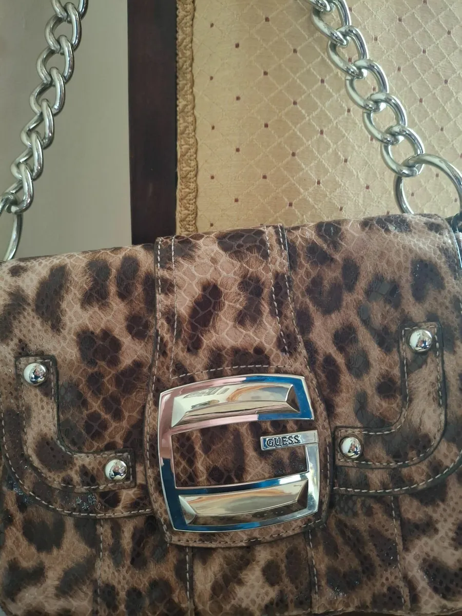 NEW CONDITION GUESS Leopard Chain Bag. - Image 1