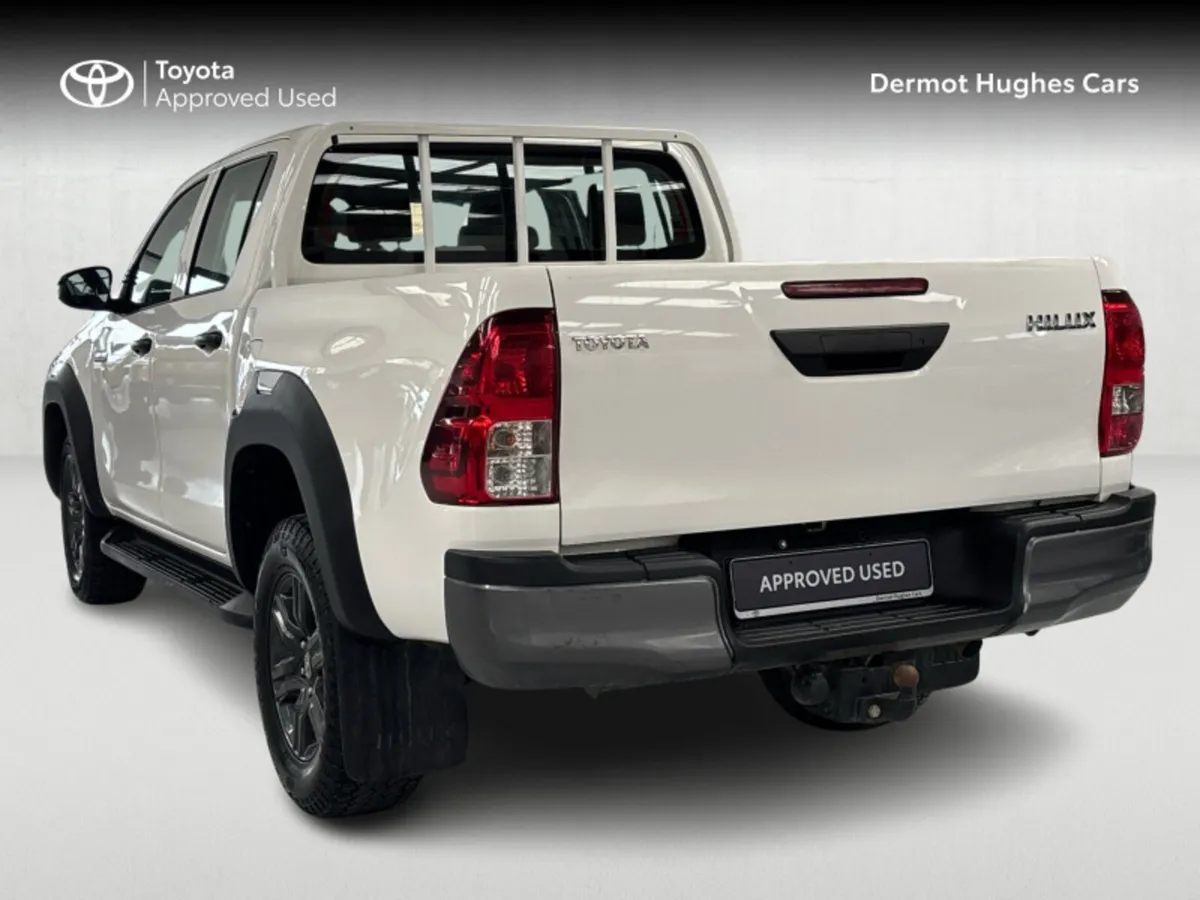 Toyota Hilux 2.4 DLX DOUBLE CAB 4DR - Image 2