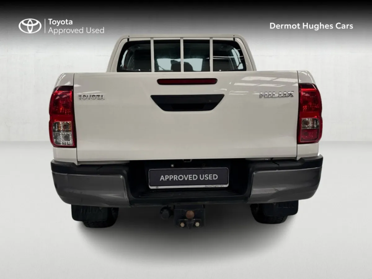 Toyota Hilux 2.4 DLX DOUBLE CAB 4DR - Image 4