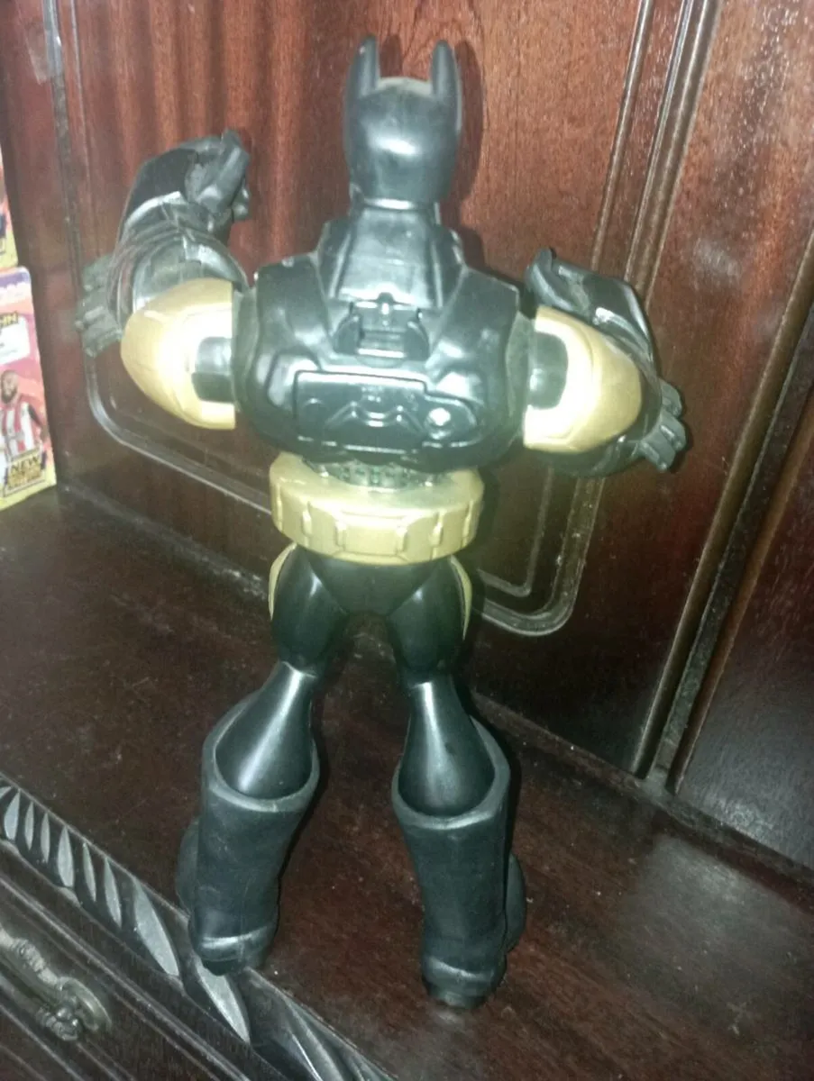 BATMAN 11"FREE STANDING FIGURE. LIGHT'S UP - Image 2