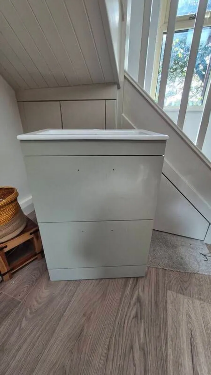 New Sonas bathroom vanity unit with sink - Image 3