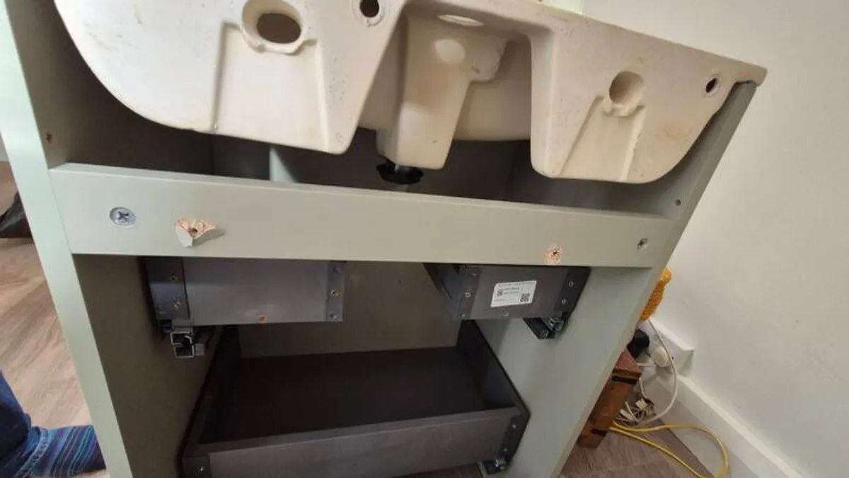 New Sonas bathroom vanity unit with sink - Image 4