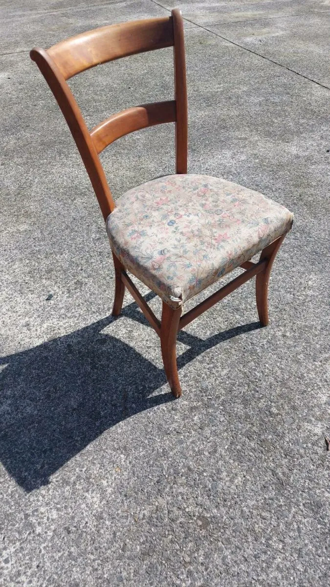 Single vintage chair needs upholstery - Image 2