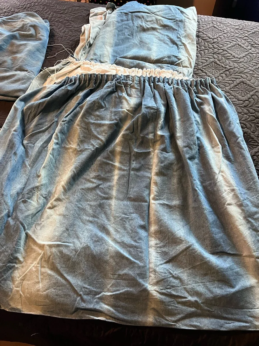 Curtains - Image 2