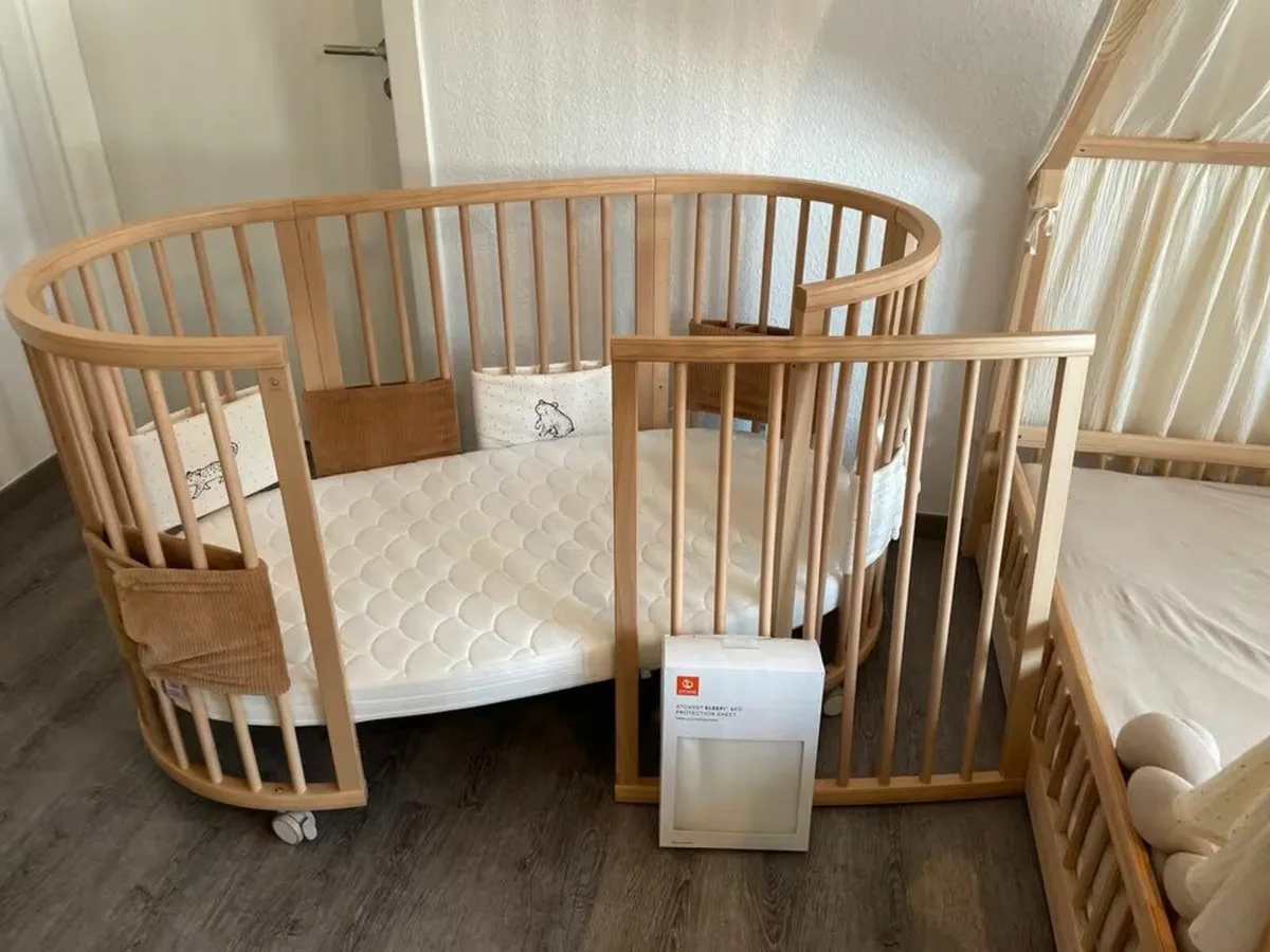 Stokke Sleepi V3 Baby Bed New Mattress nearly new - Image 1