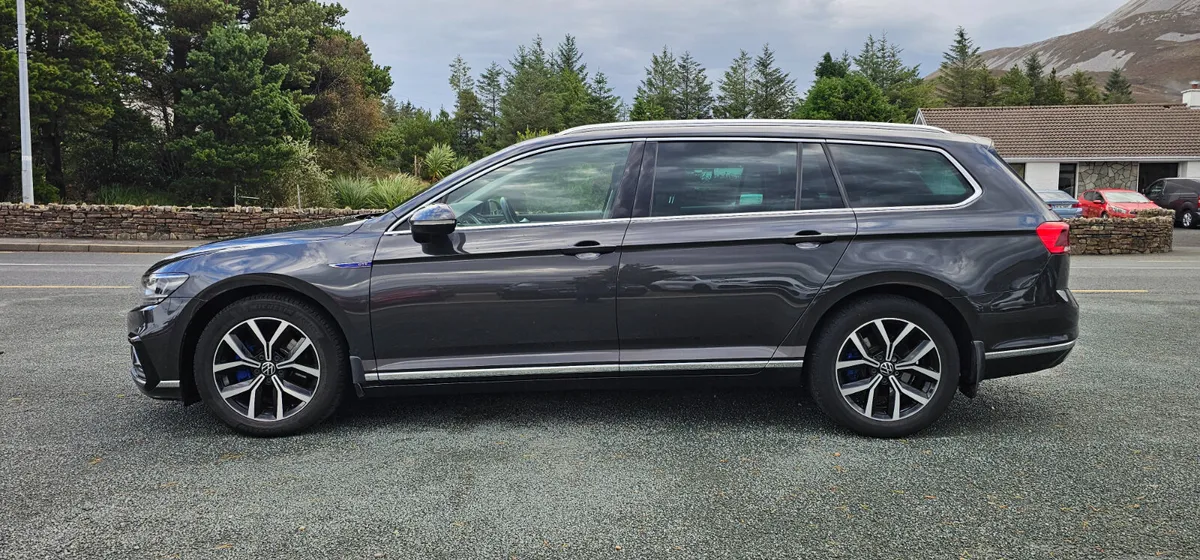 Volkswagen Passat  GTE Petrol Hybrid 2023 - Image 4