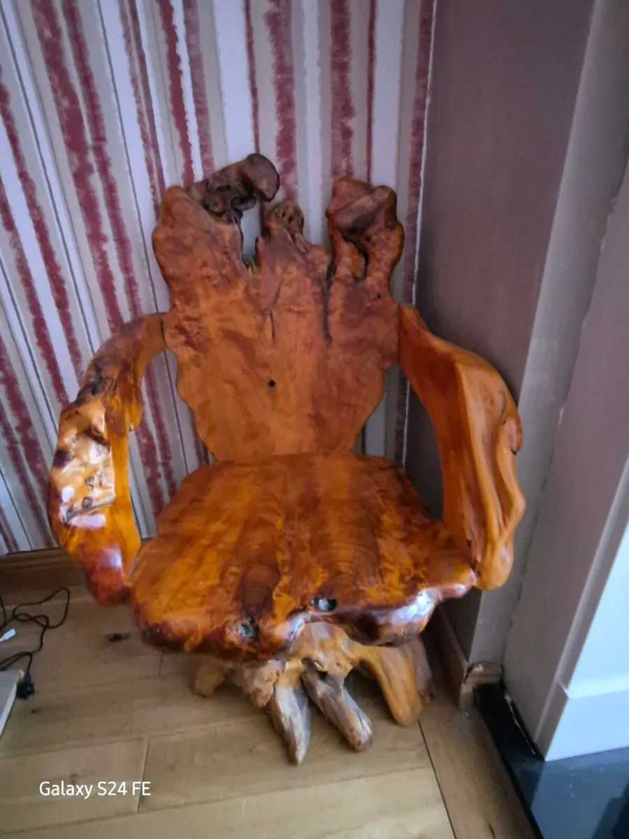 Swivel chair and coffee table. - Image 2