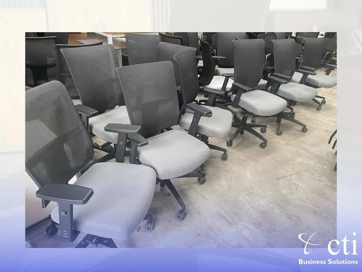 25 X "Connection" Office Chairs - Grade A - Image 4