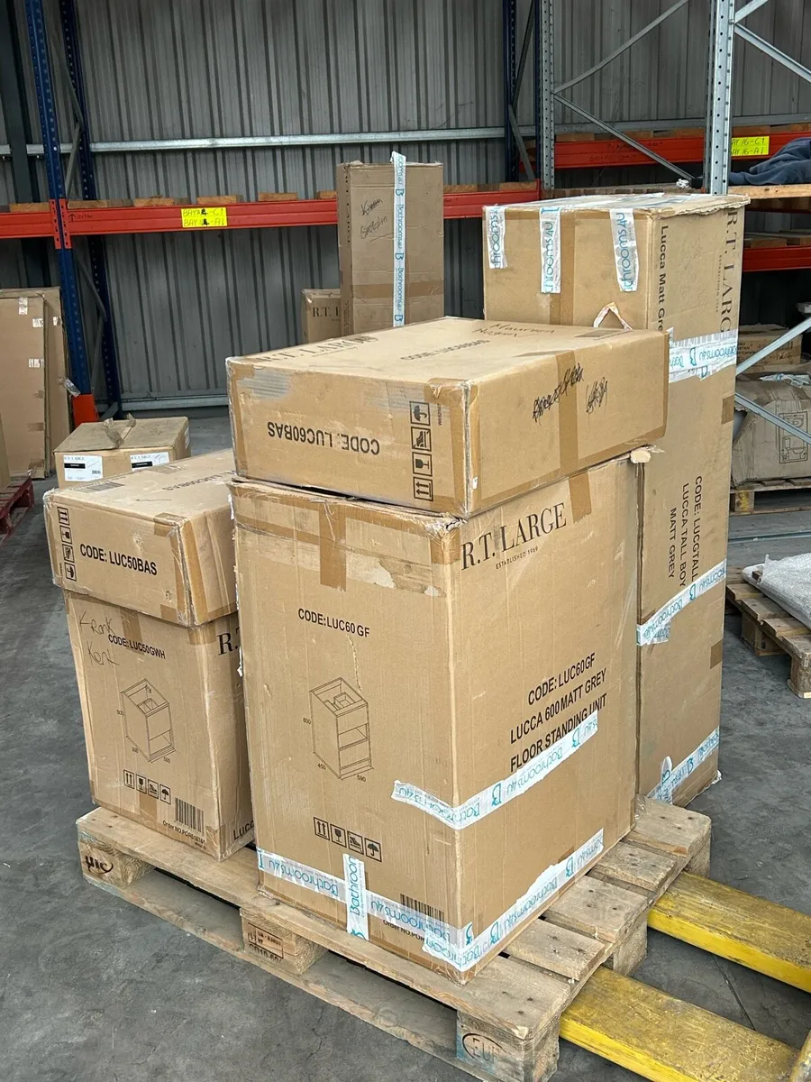 Bathroom warehouse clearance sale - Image 4