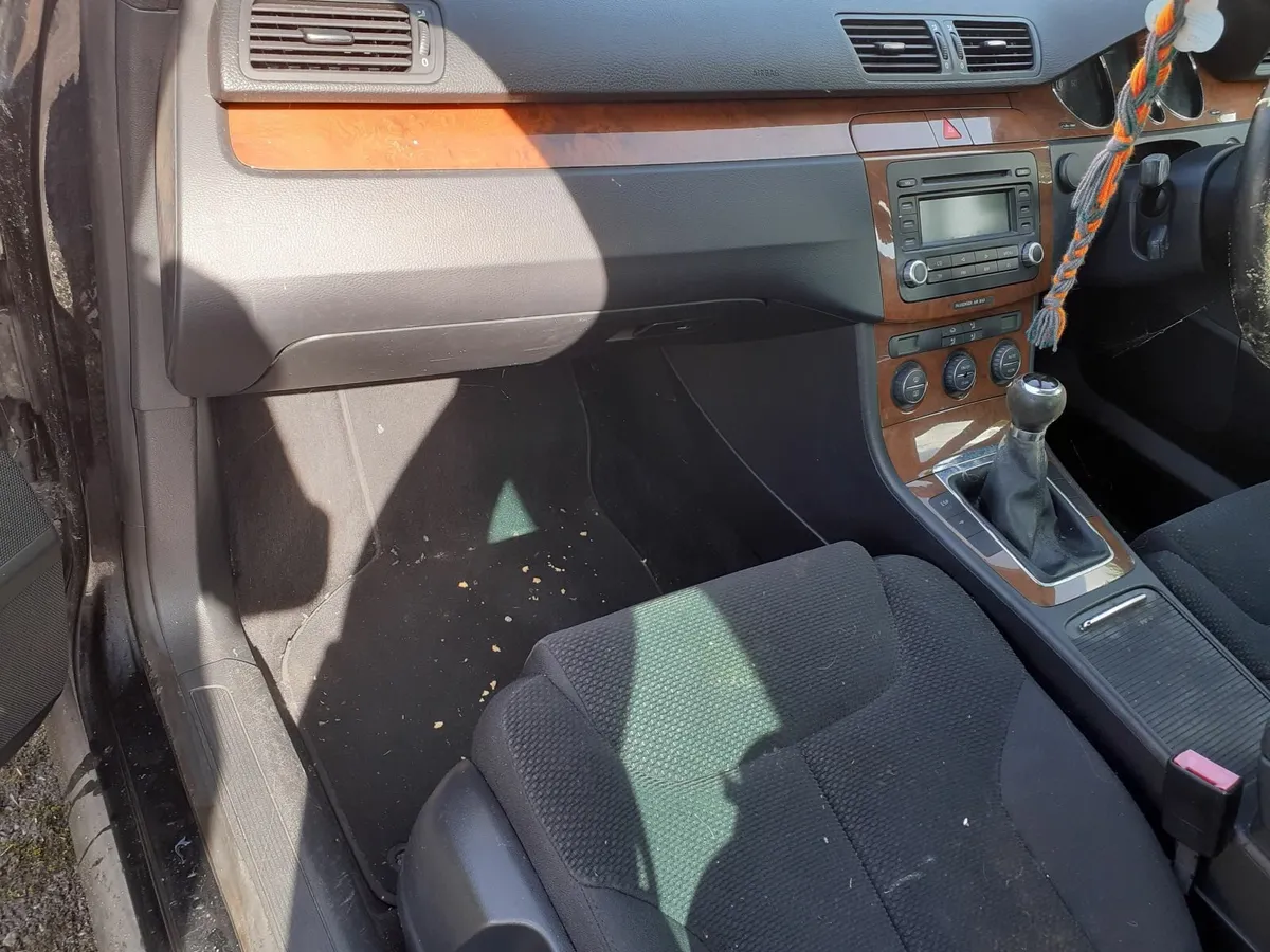 Volkswagen Passat 2006 - Image 3
