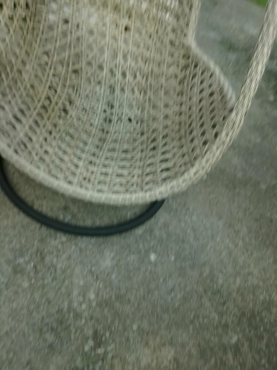 Swinging chair - Image 2