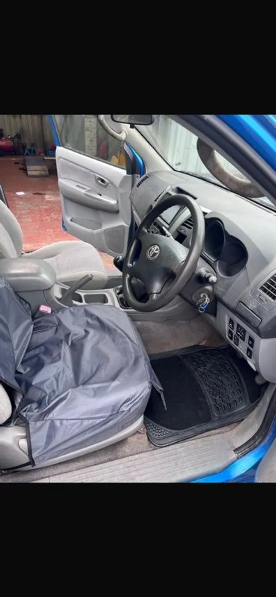 2006 Toyota Hilux - Image 2