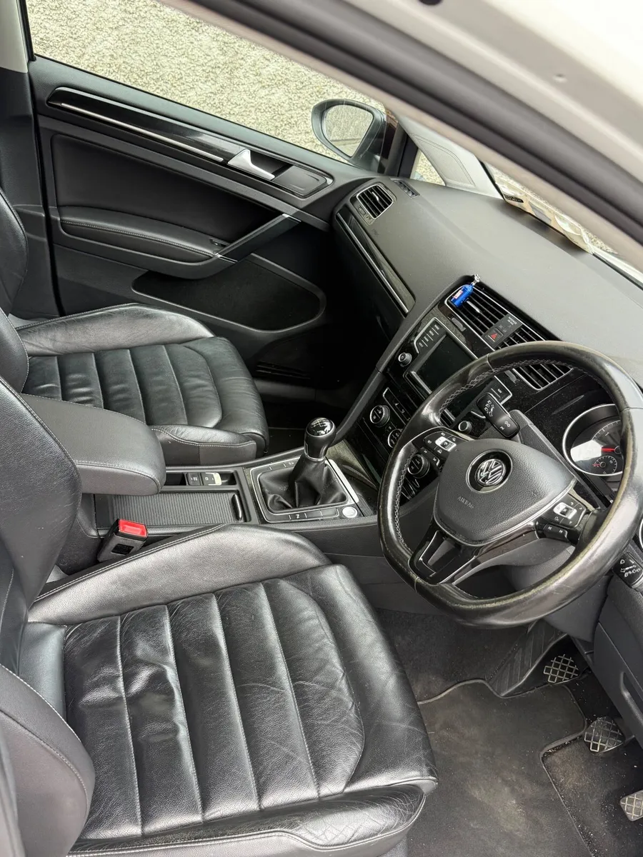 Volkswagen Golf R-Line - Image 4