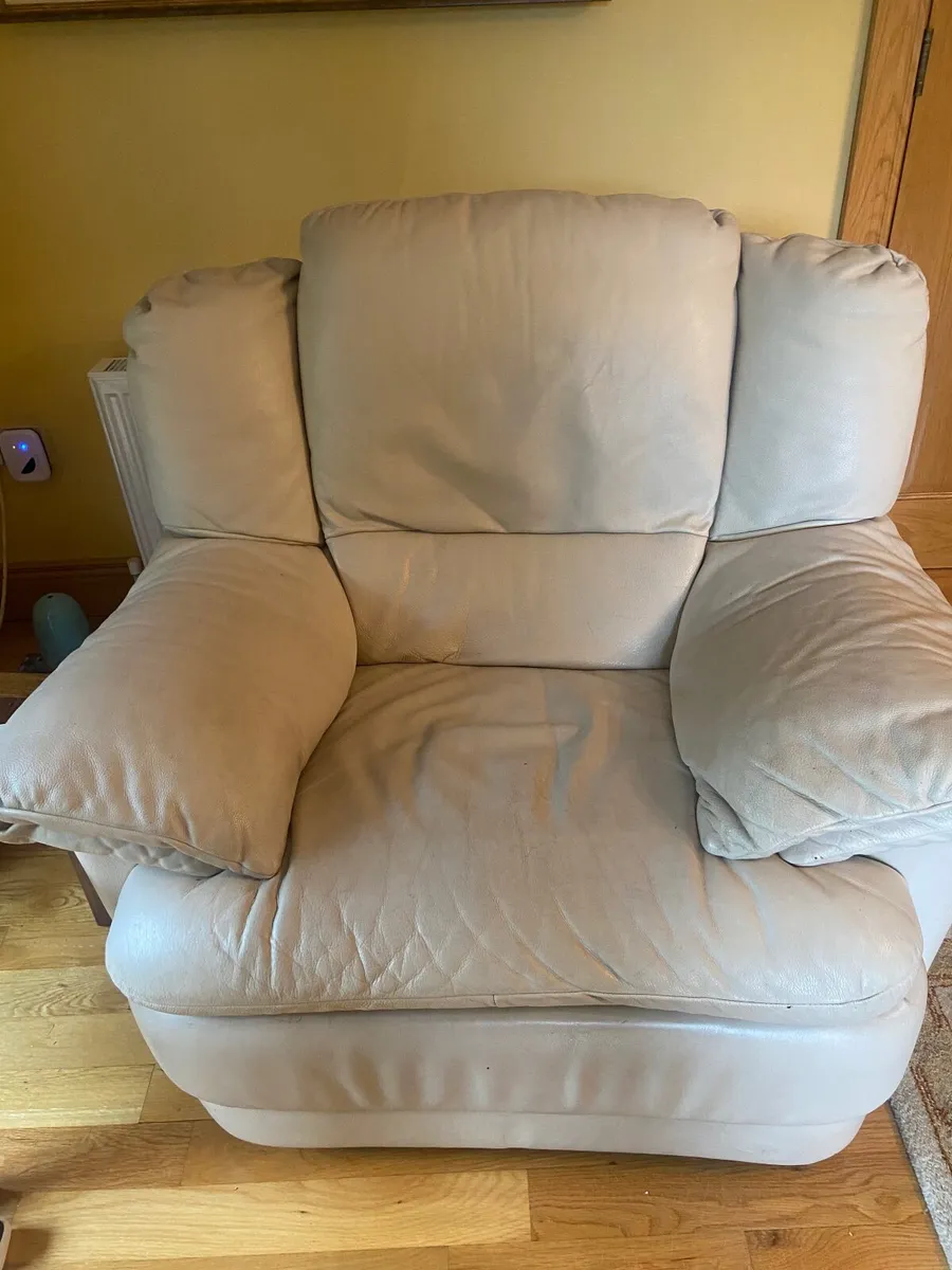 3,2 and 1 sofa - Image 3
