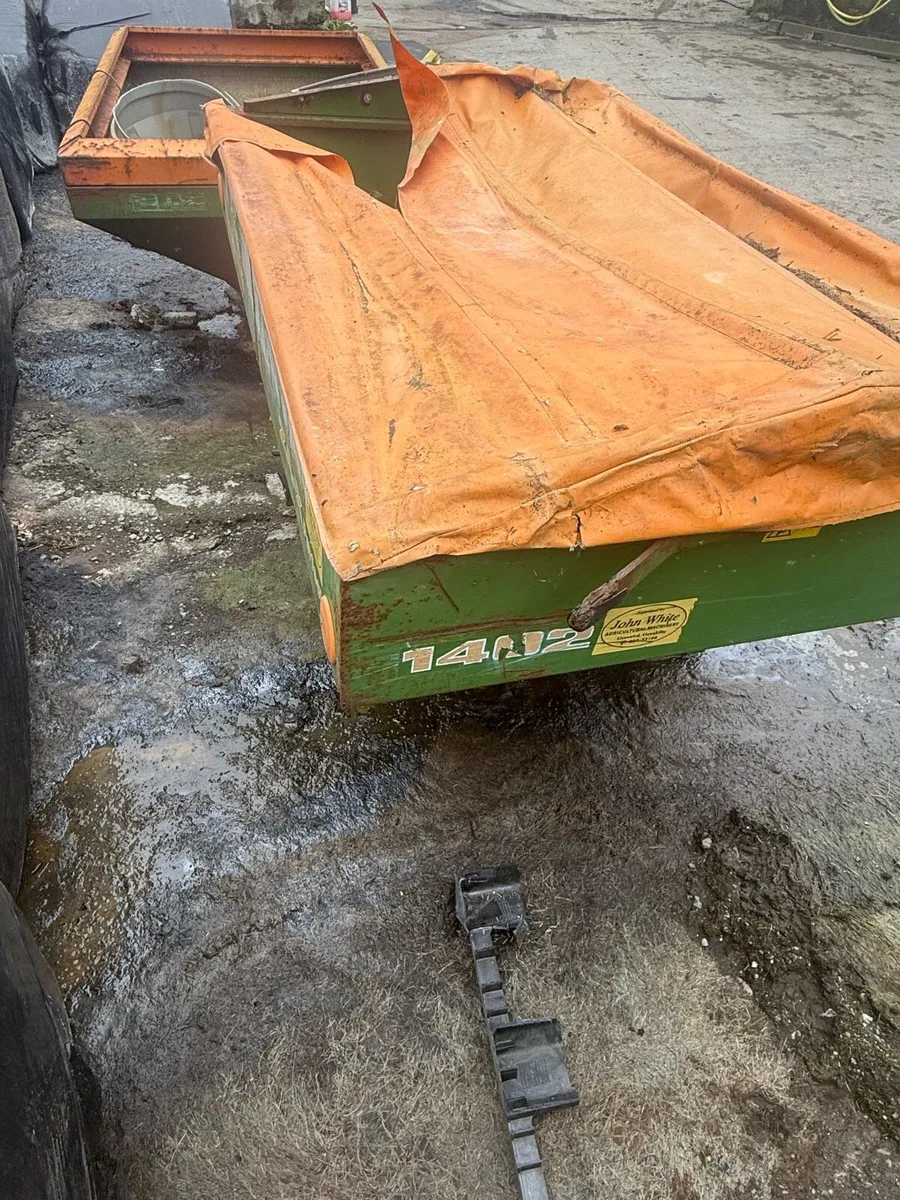 Breaking 2 Amazon ZA-X Fertiliser Spreaders - Image 2