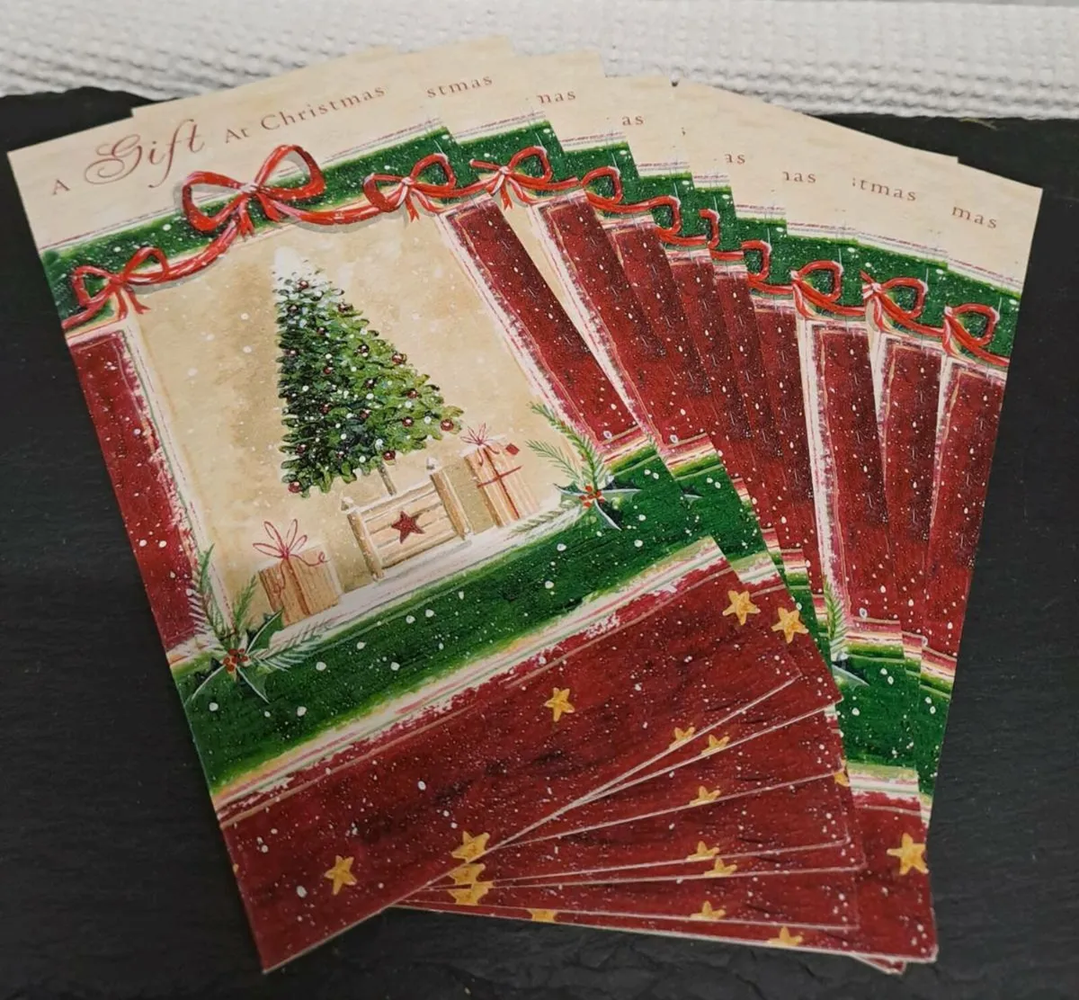 Free pack of 8 Christmas cards - Image 1