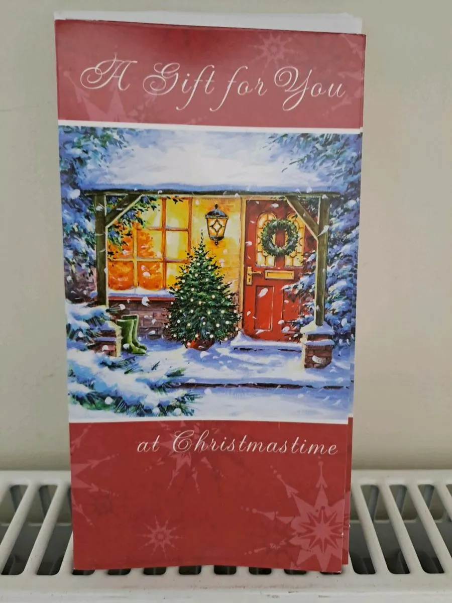 Free pack of 8 Christmas cards - Image 4