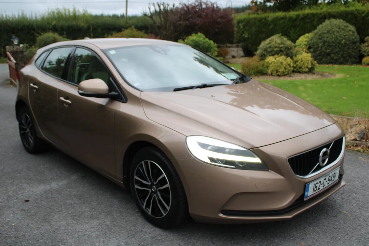2016 (162) VOLVO V40 2.0 D2 120bhp. MOMENTUM 5dr. - Image 1