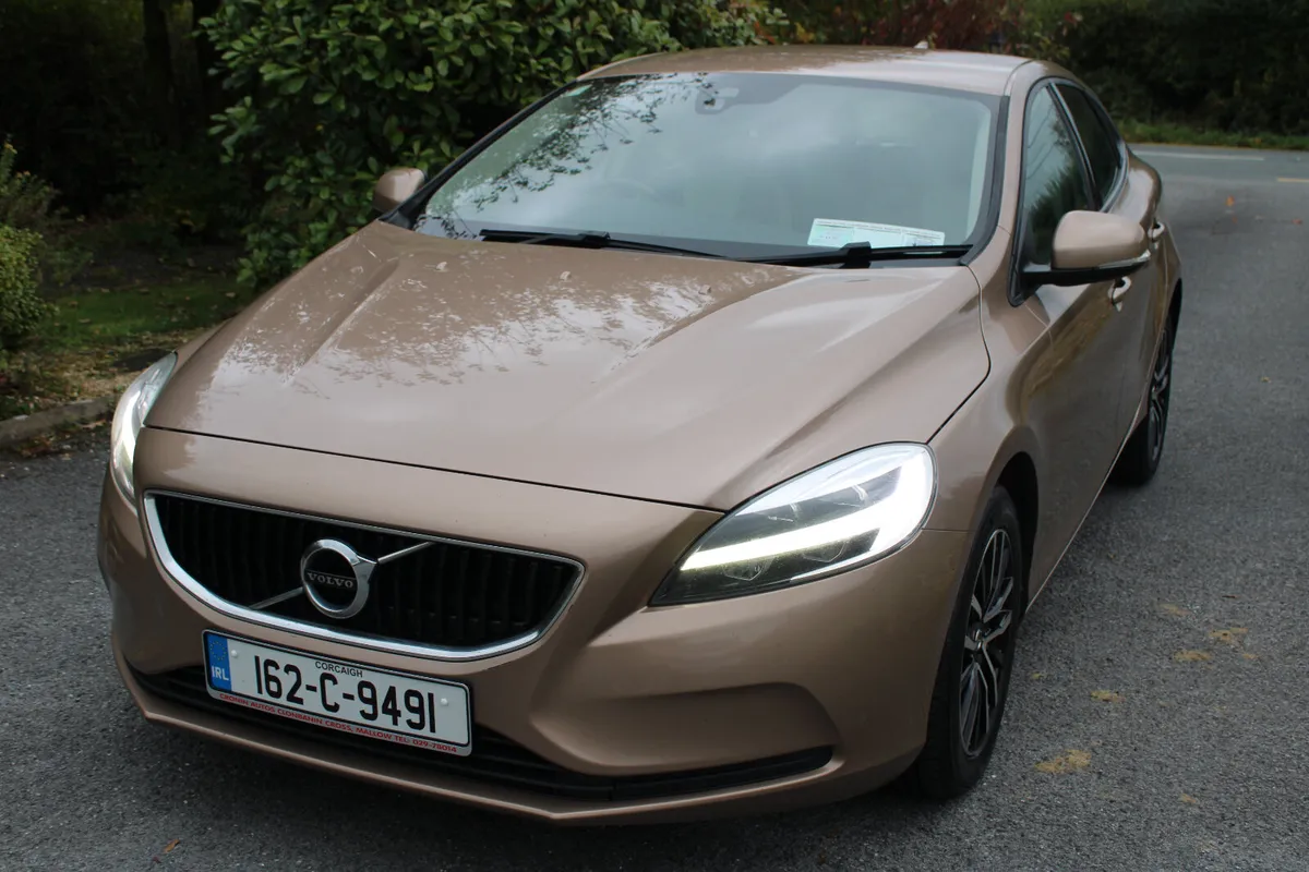 2016 (162) VOLVO V40 2.0 D2 120bhp. MOMENTUM 5dr. - Image 3