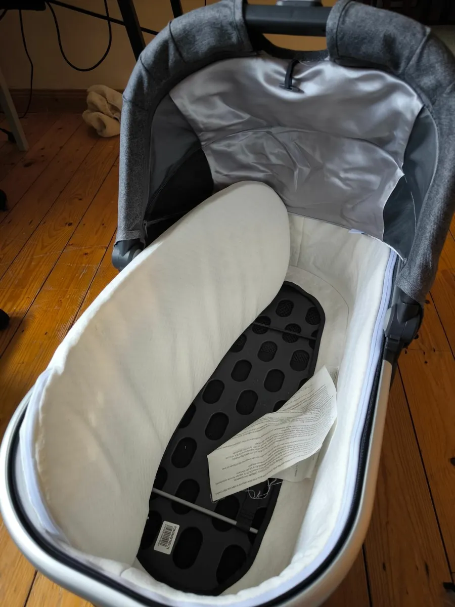 Uppababy Bassinet in mint condition - Image 3