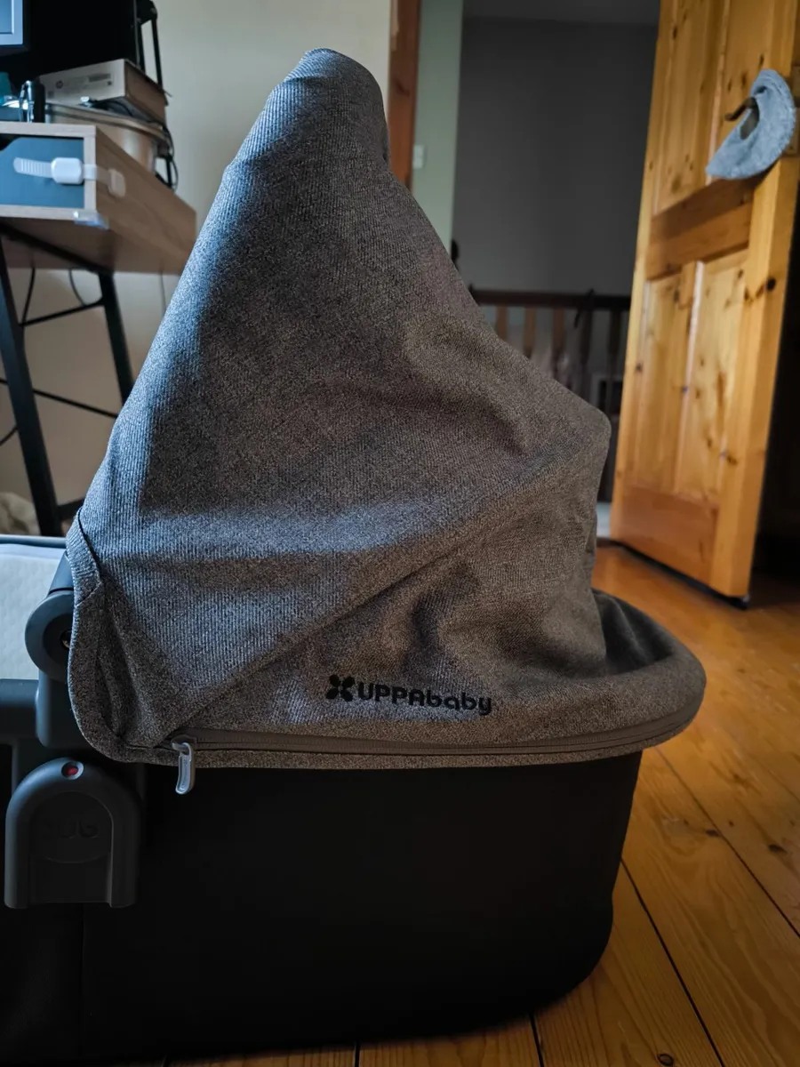 Uppababy Bassinet in mint condition - Image 4
