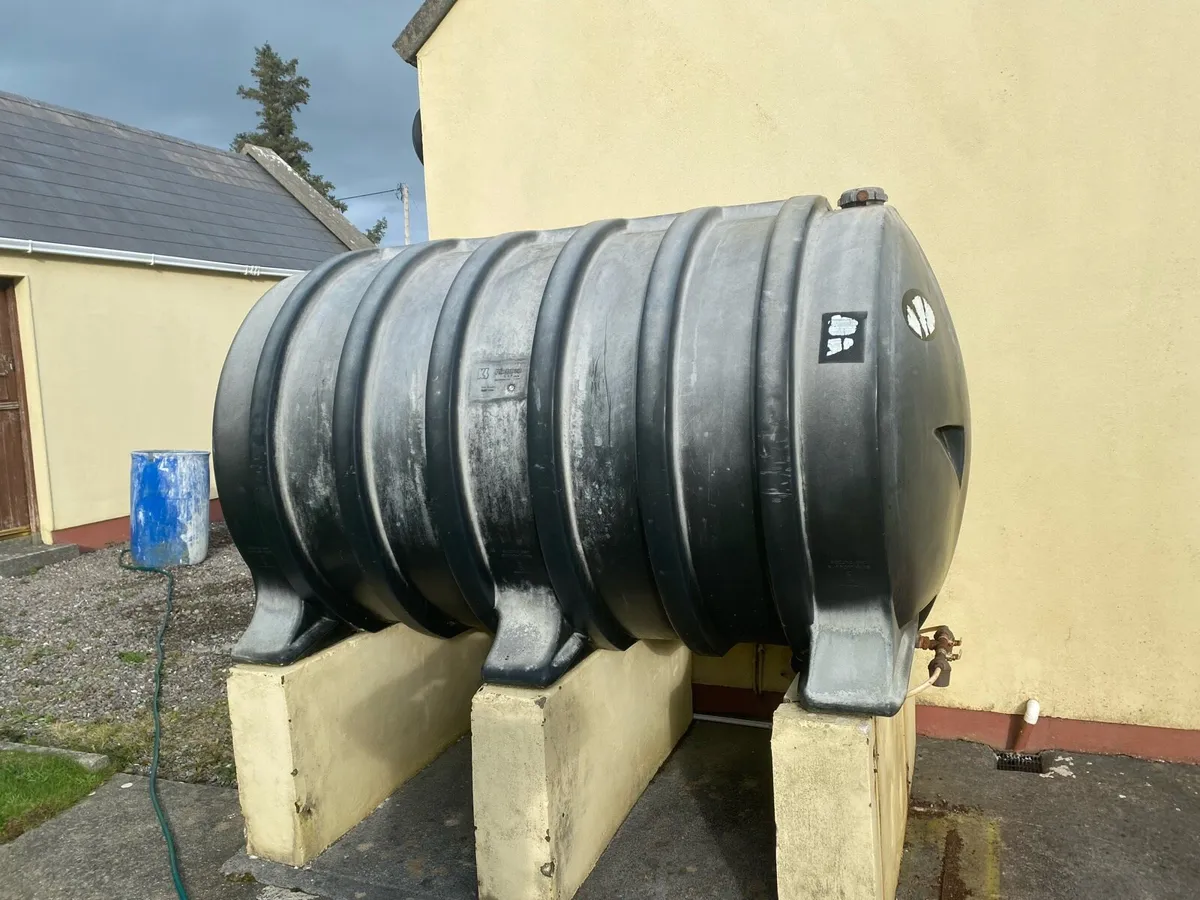 Oil tank