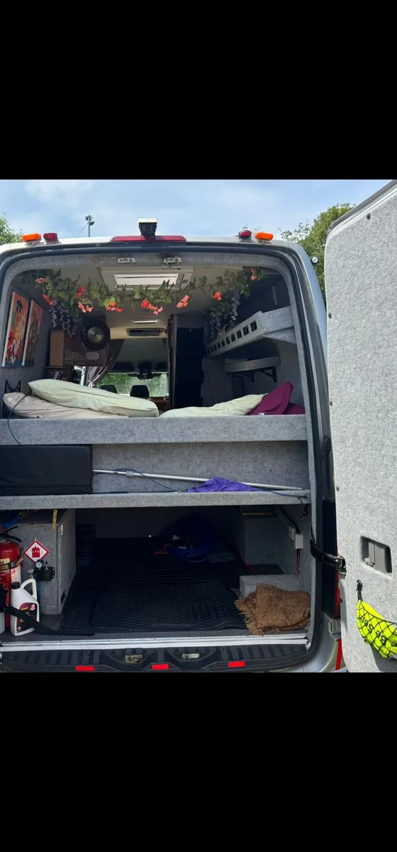 Volkswagen crafter 2lt diesel campervan - Image 2