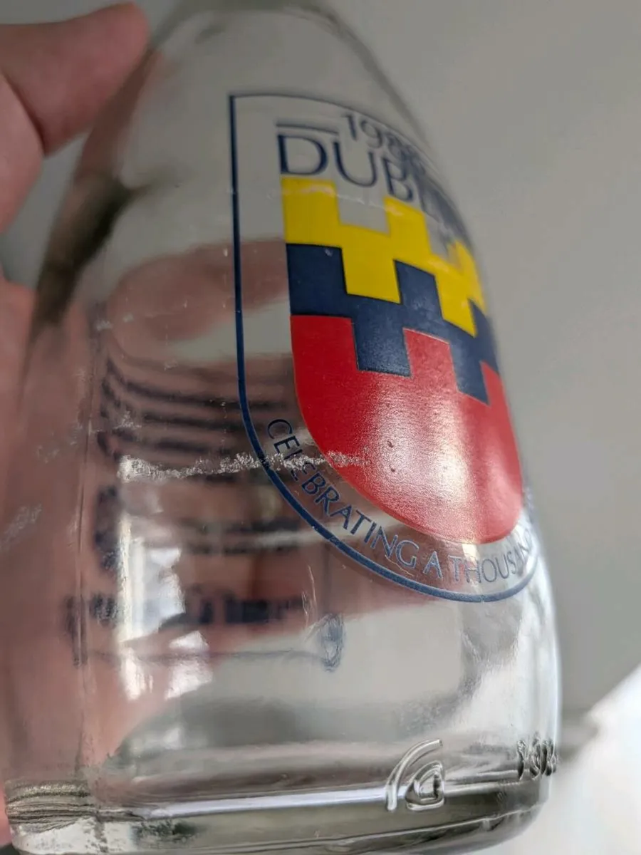 1988 Dublin milk bottle - Image 2
