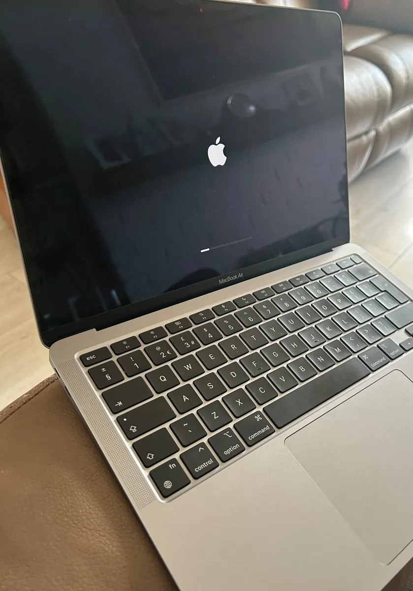 MacBook Air - Image 2