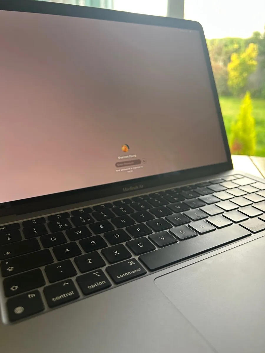MacBook Air - Image 3