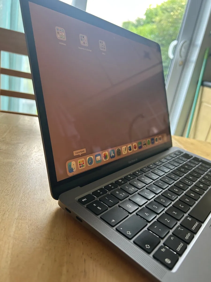 MacBook Air - Image 4