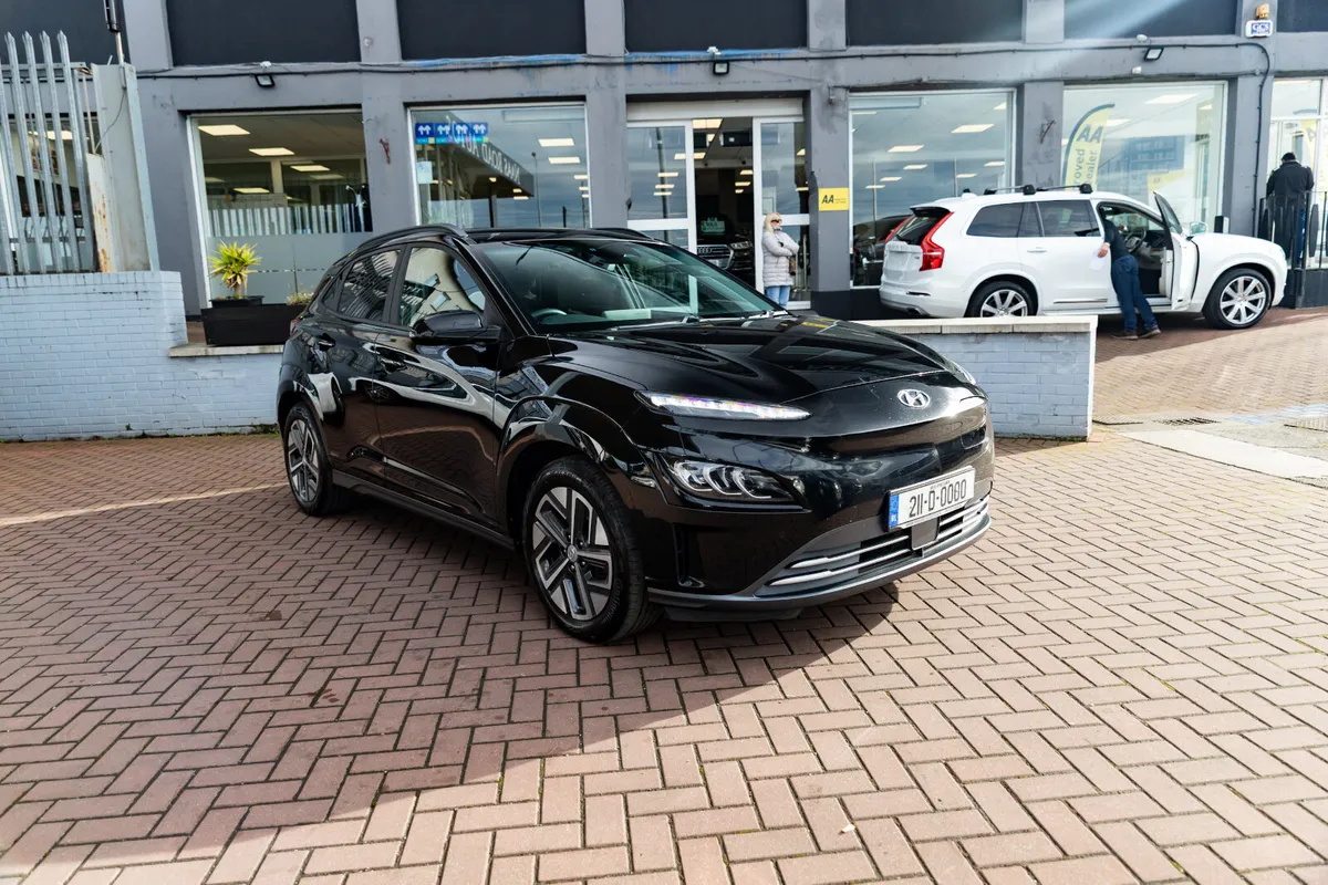 HYUNDAI KONA ELECTRIC 150KW 64HKH 5DR HATCHBACK // - Image 1