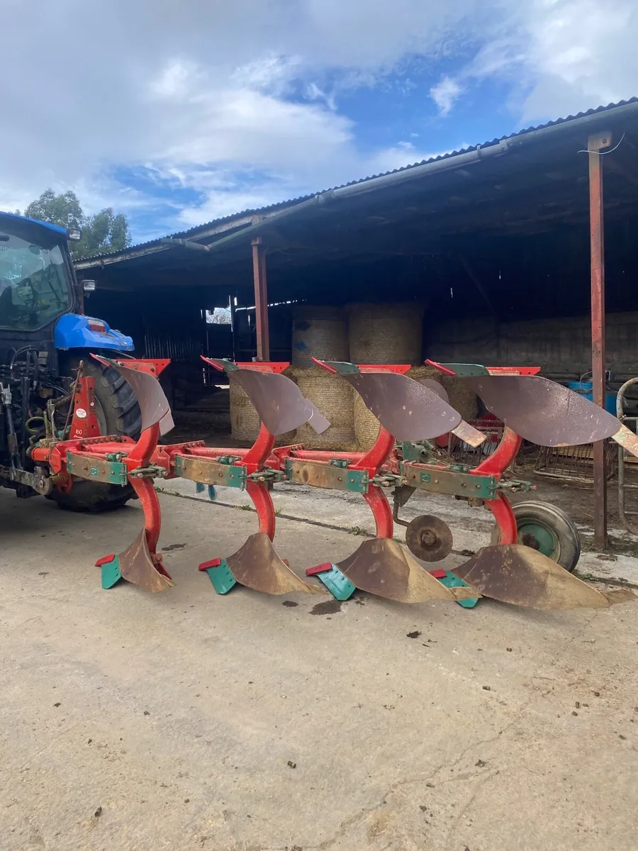 Kverneland plough - Image 1