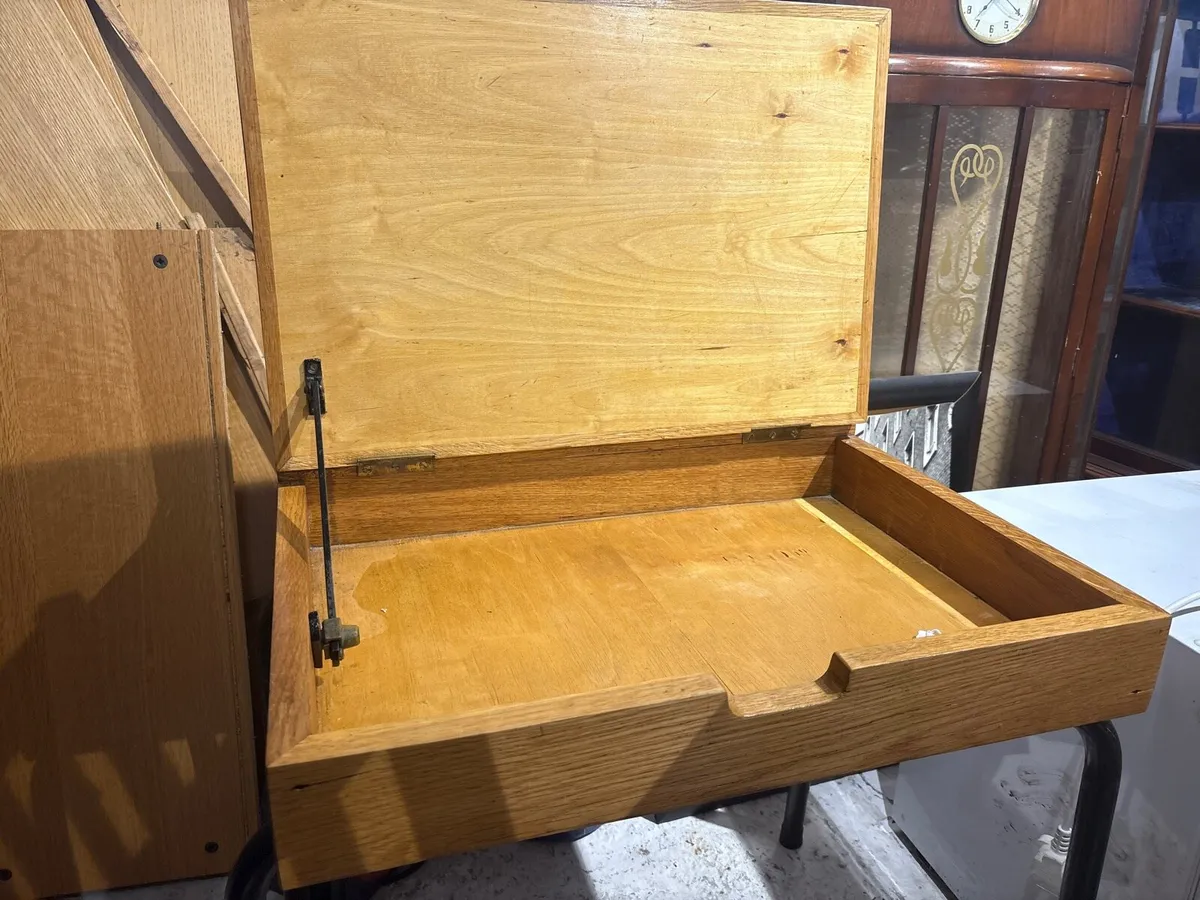 Children’s school desk - Image 1